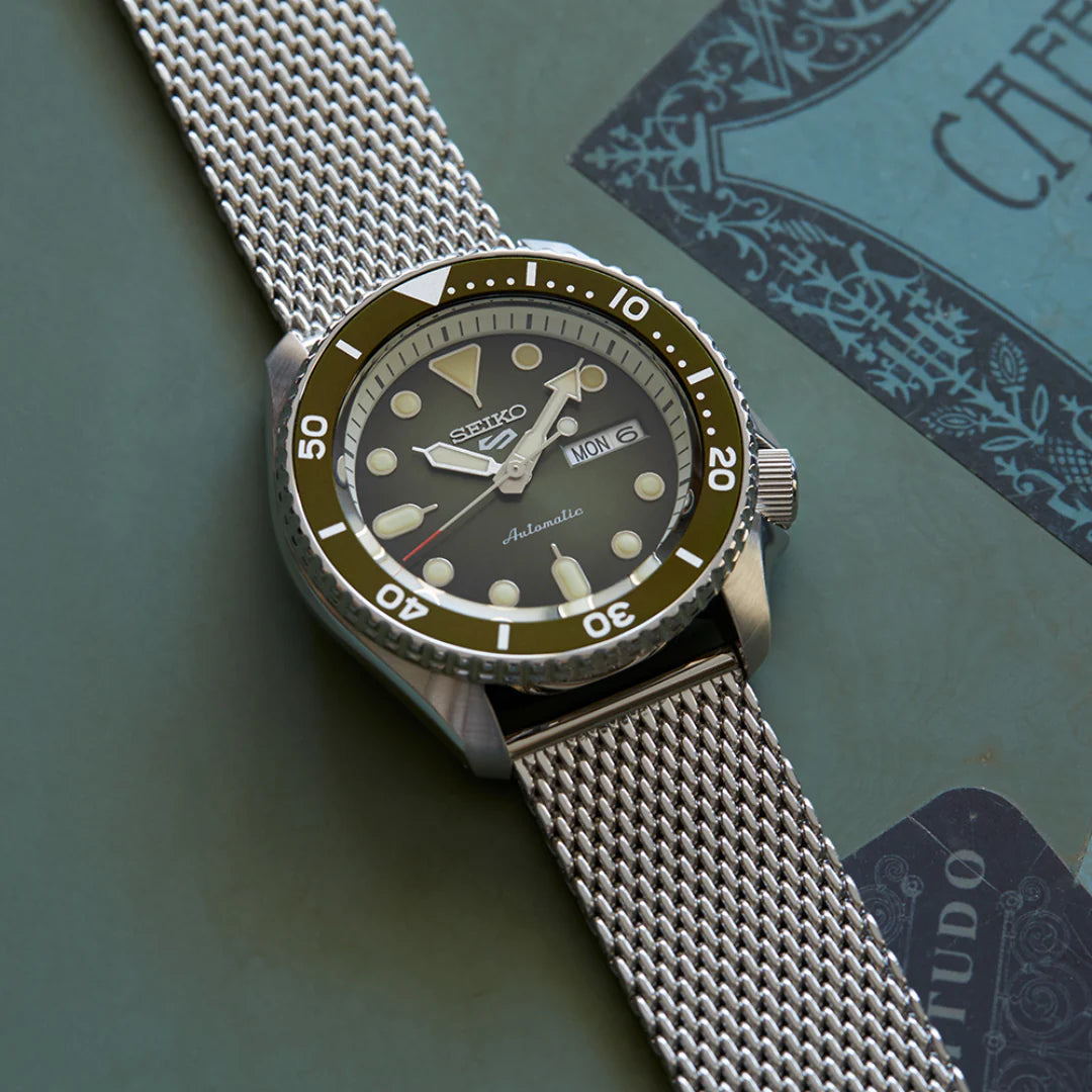 Seiko 5 SRPD75K1 - Green Dial Mesh Watch - Time Horizon